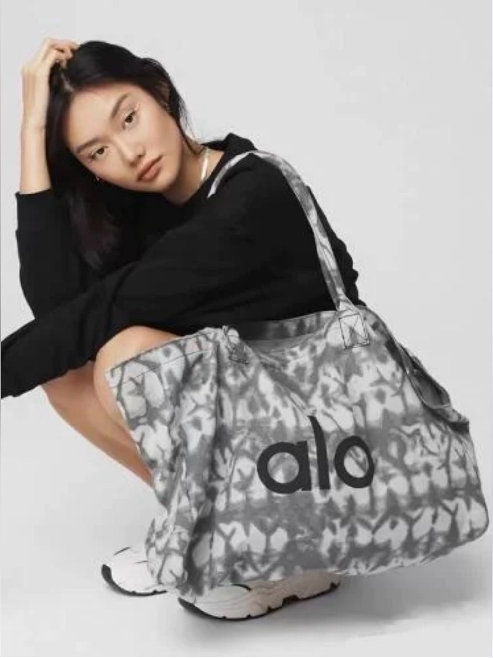 Alo Yoga Large Grey Camo Canvas Shoulder Travel Gym Beach Tote Bag NEW